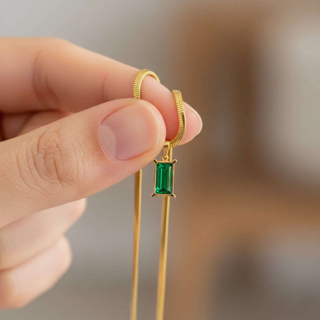 Hiss-teric Gem Pendant